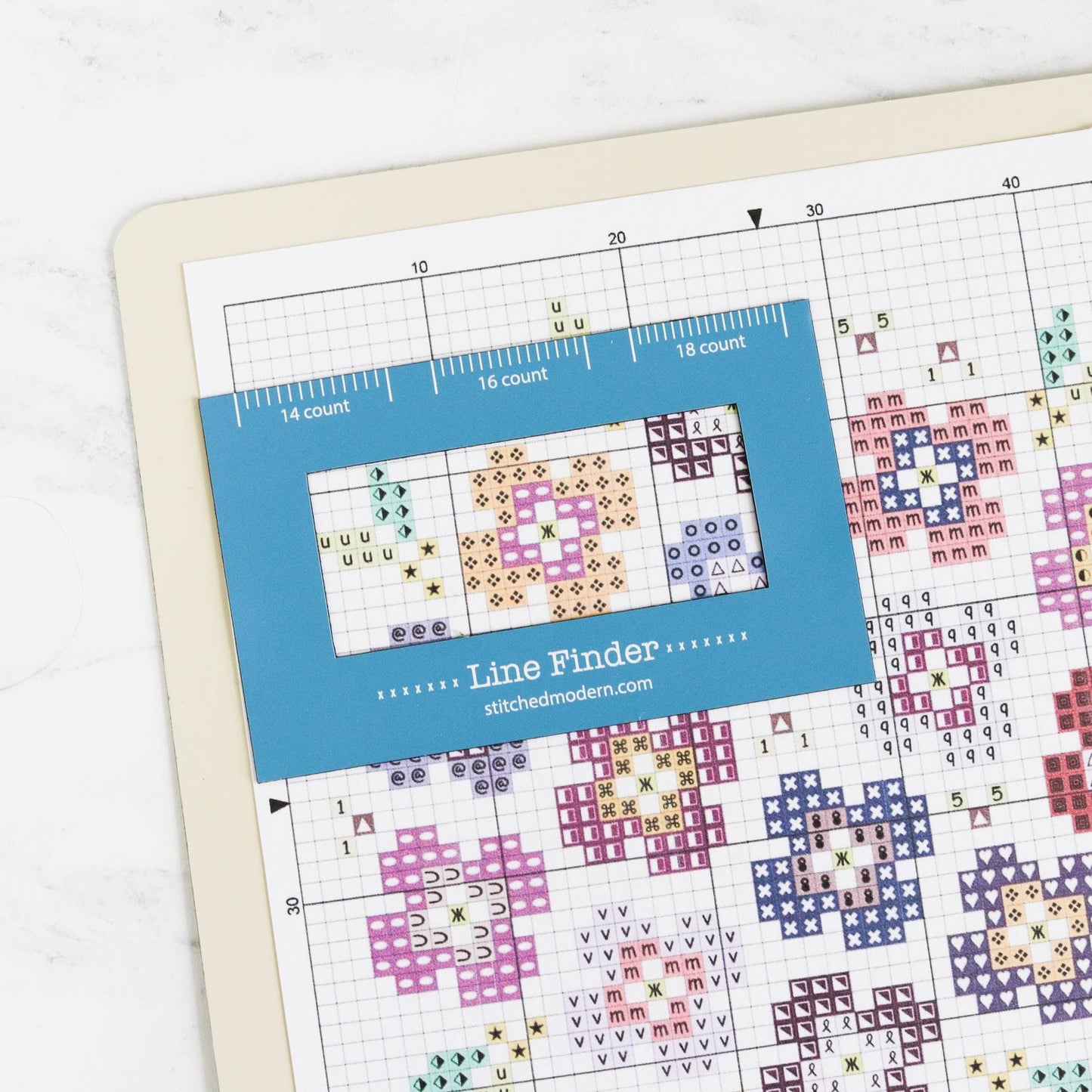 Magnetic Line Finder for Cross Stitch and Knitting Patterns